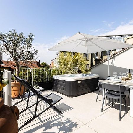 *Villa Olivo*With Private Terrace & Jacuzzi + 3Bedrooms Милан Экстерьер фото