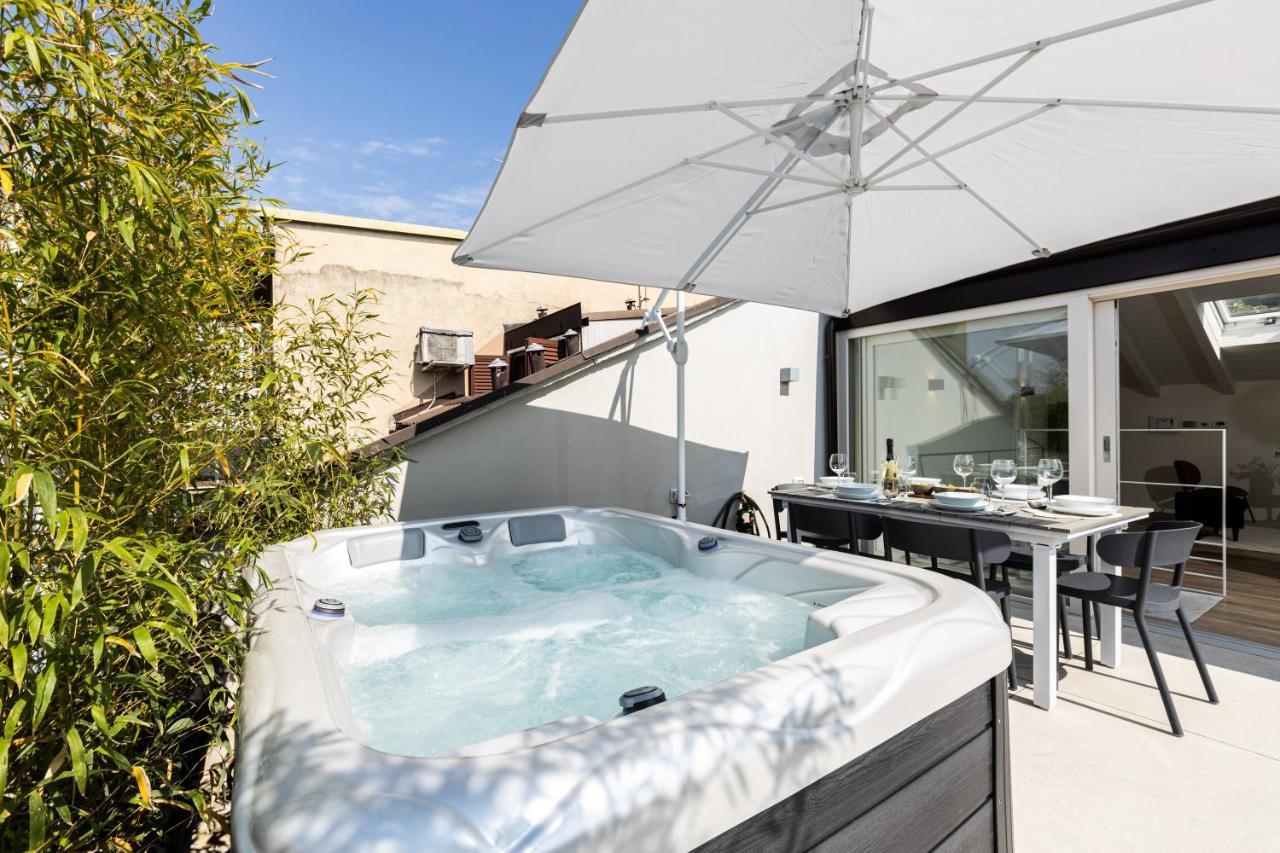 *Villa Olivo*With Private Terrace & Jacuzzi + 3Bedrooms Милан Экстерьер фото