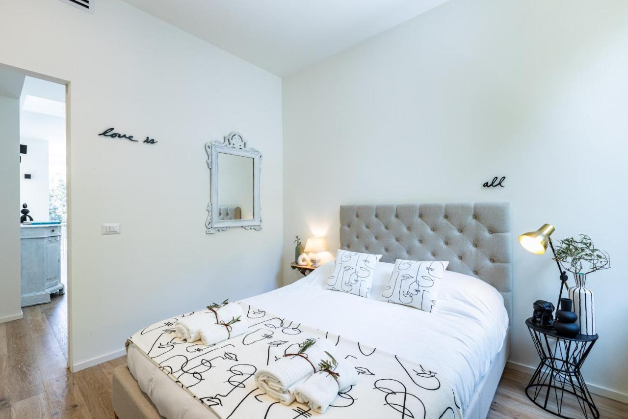 *Villa Olivo*With Private Terrace & Jacuzzi + 3Bedrooms Милан Экстерьер фото